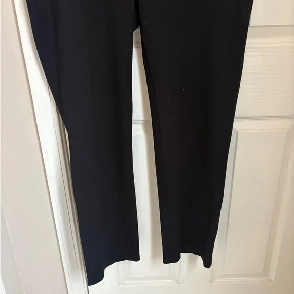 Nygard Slims by Peter Nygard Black Elastic Waist Pull-On Capri Pants - Picture 4 of 9